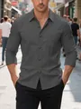 Detalle de una camisa de pana gris oscuro para hombre con cuello clásico y bolsillo - S / Tops / Gris