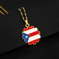 Dettaglio ravvicinato della collana con ciondolo a forma di ingranaggio bandiera Porto Rico - Stile Rotondo a Ingranaggi Bandiera Porto Rico (F) / Oro