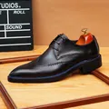 Klassische schwarze Leder-Oxfordschuhe mit stilvollen blauen Rahmennähten für Herren - 38 / Kaffee (Blauer Rand)