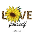 Sonnenblumen Leopardenmuster 'Love Yourself' Aufbügler Transfersticker 15x11cm Modell - Realistische Sonnenblume mit LOVE Buchstaben (AT1660) / 15x11cm