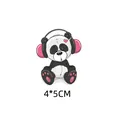 Patch thermocollant panda avec casque rose pour vêtements d'enfants, transfert thermique - 4x5 cm