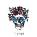Patch termoadesiva teschio con rose per decorazione abbigliamento fai da te 7.2x8cm - Stile Teschio di Fiori (AT0575)