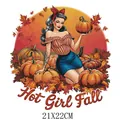 Transferencia DTF pin-up retro Hot Girl Fall con calabazas de otoño, tamaño 21x22cm - Estilo Retro Hot Girl Fall (DS0648)