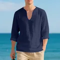 Detalle del tejido de lino texturizado y cuello en V de la camisa de hombre azul marino - Azul Marino