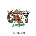 Décalcomanie thermocollante automne Cozy Season pour vêtements taille 7,7x6,3cm - Motif COZY Season (AT1855) / 7.7x6.3cm