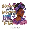 Patch transfert thermique fille noire avec citation Blessed et fleurs papillon 24x21.8cm - Style Fille Noire Bénie Papillon Violet (DH1900)