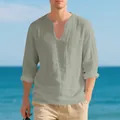 Camisa informal de lino de manga larga para hombre con cuello en V sobre fondo de playa - Verde Militar