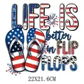 Independence Day Flip-Flop-Bügelbild mit Life is Better in Flip Flops-Text - Flaggen-Flip-Flops (DS0383)