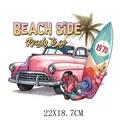 Retro rosa Auto und Surfbrett Bügelbild für Kleidung, Größe 22x18.7cm Bügelflicken - Beach Side Rosa Oldtimer Stil (DS0203)
