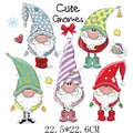 Autocollant de transfert thermique gnome de Noël pour vêtements DIY 22.5x22.6cm patch - Gnomes de Noël Mignons (DH0290-1)