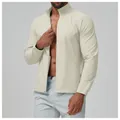 Détail d'une veste coupe-vent légère pour hommes avec col montant pour fitness et course - Blanc Cassé