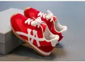Vista detallada de zapatillas retro rojas para niños con cordones blancos. - Talla 21 Longitud Interior 13.5CM / Rojo