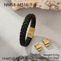 Nahaufnahme eines Herren-Lederarmbands mit goldenem Edelstahl-Magnetverschluss - Schwarz Gold (NMSB-M516-1)