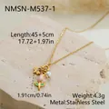 Detailansicht der goldenen Tulpen-Halskette mit Emaille-Blumen und Perlenanhängern - Tulpen-Biene-Stil (NMSN-M537-1) / 18K-Gold