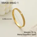 Vista detallada de brazalete de acero inoxidable dorado con medidas y peso indicados. - Estilo Cuadrado Acanalado (NMSB-M642-1)