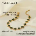 Goldfarbenes Edelstahlarmband mit grünen Kleeblatt-Anhängern und Maßen. - 18K-Gold / Grüne Blumen (NMSB-L524-4)