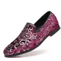Herren Slipper aus lila Samt mit floraler Stickerei und silbernen Pailletten - 38 / Rot
