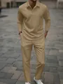 Vista detallada de la tela jacquard caqui en el conjunto de polo de manga larga y pantalón - Caqui