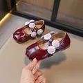 Elegante weinrote Mädchen-Mary-Janes mit gehäkelten Blumenriemen und weichen Sohlen. - 23*14 / Burgunderrot