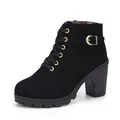 Botines de ante sintético negro con tacón de bloque, cordones y detalle de una hebilla - 35 / Negro