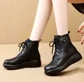 Botas Martin clásicas en cuero sintético negro con suela gruesa y hebilla lateral. - 35 / Forro Simple / Negro