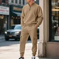 Conjunto vintage caqui de hombre con sudadera de media cremallera y pantalón cargo de invierno - S / Top Y Pantalón / Camel