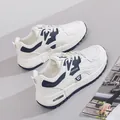 Trendige Damen Chunky Plateau-Sneaker in Weiß und Marineblau für die Freizeit im Frühjahr - Cremeweiß & Navy