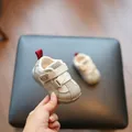 Baskets pour bébé style entraîneur allemand kaki avec semelle souple pour tout-petit - Gris