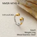 Vista detallada de anillo abierto de acero bicolor con peso de 3,6g y talla 8 - Talla 8 / Cuentas Nudo de Bambú Abierto (NMSR-M745-6) / Oro y Plata