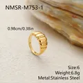 Detalle de anillo acanalado de acero inoxidable dorado con medidas de talla 6. - Talla 6 / Patrón de Onda de Bambú (NMSR-M753-1) / Dorado