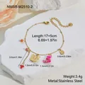 Detailansicht eines vergoldeten Edelstahlarmbands mit Schmetterlings- und Herzanhängern, 17+5cm. - 18K-Gold / Schmetterling Herz Anhänger Stil (NMSB-M2510-2)