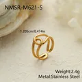 Vista detallada de anillo abierto de acero inoxidable dorado vintage con sus medidas - Talla 7 / Estilo de Torsión Ancha (NMSR-M621-5)