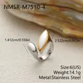 Gros plan d'une bague en acier inoxydable bicolore en forme de feuille avec dimensions - Feuille de Ligne de Courant (NMSR-M7510-4)
