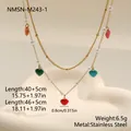 Detailansicht der bunten Emaille-Herzen und Perlen an einer doppelreihigen Edelstahlkette - Mehrfarbige Herzkette (NMSN-M243-1)