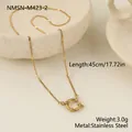 Vista dettagliata di una collana in acciaio inossidabile dorato con chiusura circolare - Stile Catena a Maglie Appiattite (NMSN-M423-2) / Oro 18K