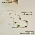 Detailansicht einer Smaragd-Edelstahlkette mit Längen- und Gewichtsangaben für Damen. - 18K-Gold / Smaragd Stil (NMSN-M349-2)