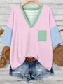 Gestreepte T-shirt met korte mouwen en V-hals met zak gecombineerd met denim shorts - Roze
