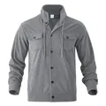 Lässige graue Cordjacke für Herren mit Stehkragen und Pattentaschen für den Herbst - Hellgrau
