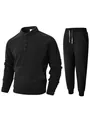 Detailweergave van zwart heren fleece trainingspak met kangoeroezak en textuur - S / Boven- En Onderstuk / Zwart