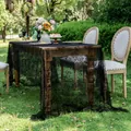 Elegante mantel de encaje negro vintage sobre una mesa de madera en un jardín verde - Encaje de pestañas / 150x300cm / Negro