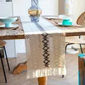 Chemin de table bohème en coton tissé avec motifs géométriques noirs et franges - Glands à franges (MX02) / 30*50cm / Fond blanc avec motif en losange blanc café
