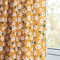 Fris geel bloemengordijn met madeliefjesprint en elegante witte kwastjes franje - 150x120cm / Geel - Herfst Bloemenpatroon - Kwastjes Gordijn (Haak Bovenkant)