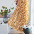 Geel bohemien gordijn met bloemen en witte franjes voor slaapkamer of balkon decor - 150x120cm / Geel - Herfst Bloemenpatroon - Kwastjes Gordijn (Ring Bovenkant)