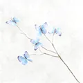 Detailansicht eines künstlichen Zweigs mit fünf traumhaften blauen 3D-Schmetterlingen - Butterfly Cluster / Hellblau