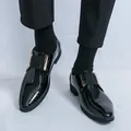 Chaussures de ville pour hommes en cuir verni noir à bout pointu, style slip-on élégant - 38 / Noir