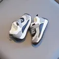 Atmungsaktive Kinder-Lauflernschuhe aus Mesh in Grau und Marineblau mit Klettverschluss - Schwarz