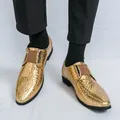 Mocassins texturés dorés brillants pour hommes avec bout pointu et bande élastique - 38 / Or