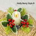 Detalle de corona para velas de Navidad con bayas rojas, hojas de acebo y piñas naturales - Estilo Acebo Baya Roja B