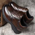 Elegantes zapatos de cuero marrón para hombre con suelas negras gruesas y amortiguadas. - 37 / Estilo con Alza (812G-35) / Marrón