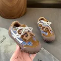 Baskets pour enfants en carreaux bleus et daim marron avec semelles en caoutchouc antidérapantes. - Taille 23 Longueur Intérieure: 14.1cm / Bleu